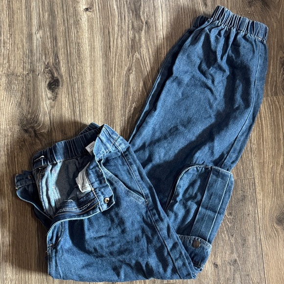 Fashion Nova Relaxed Fit Denim Cargo Jeans - Picture 3 of 4